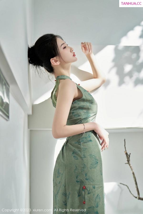   [XiuRen]高清写真图 2023.08.03 No.7181 沈青黛 旗袍美腿第24张图片